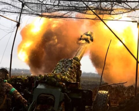 Ukrainian artillerist fires